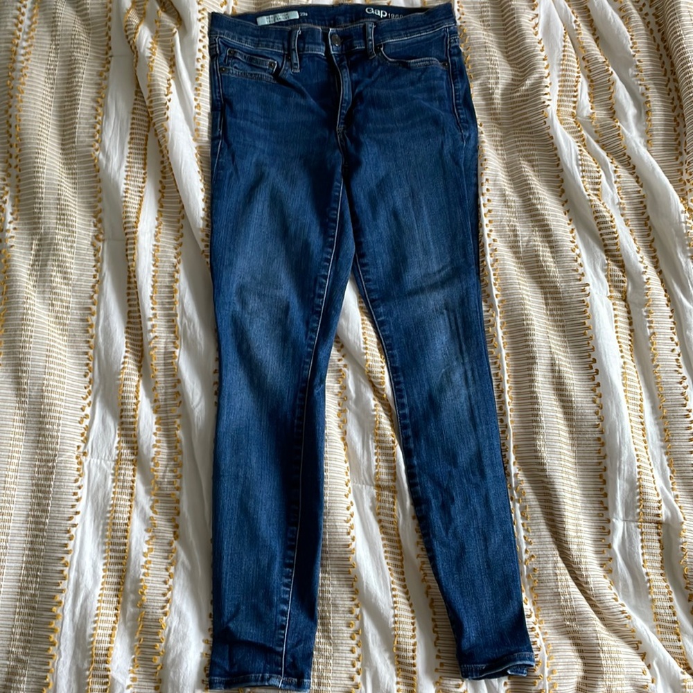 Gap Dark-Wash Resolution True Skinny Jean - size 28 short